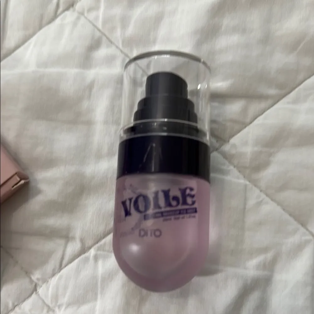 Pear Nova Eyeshadow Palette with Voile Dito lasting makeup fix mist